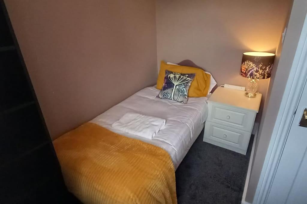 Peaceful Home From Home - Spacious 3 Bedroom House Accommodating 7 - Ideal For Families And Workers Gateshead Exteriér fotografie