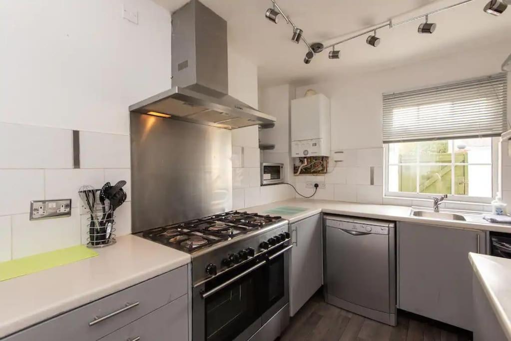 Peaceful Home From Home - Spacious 3 Bedroom House Accommodating 7 - Ideal For Families And Workers Gateshead Exteriér fotografie